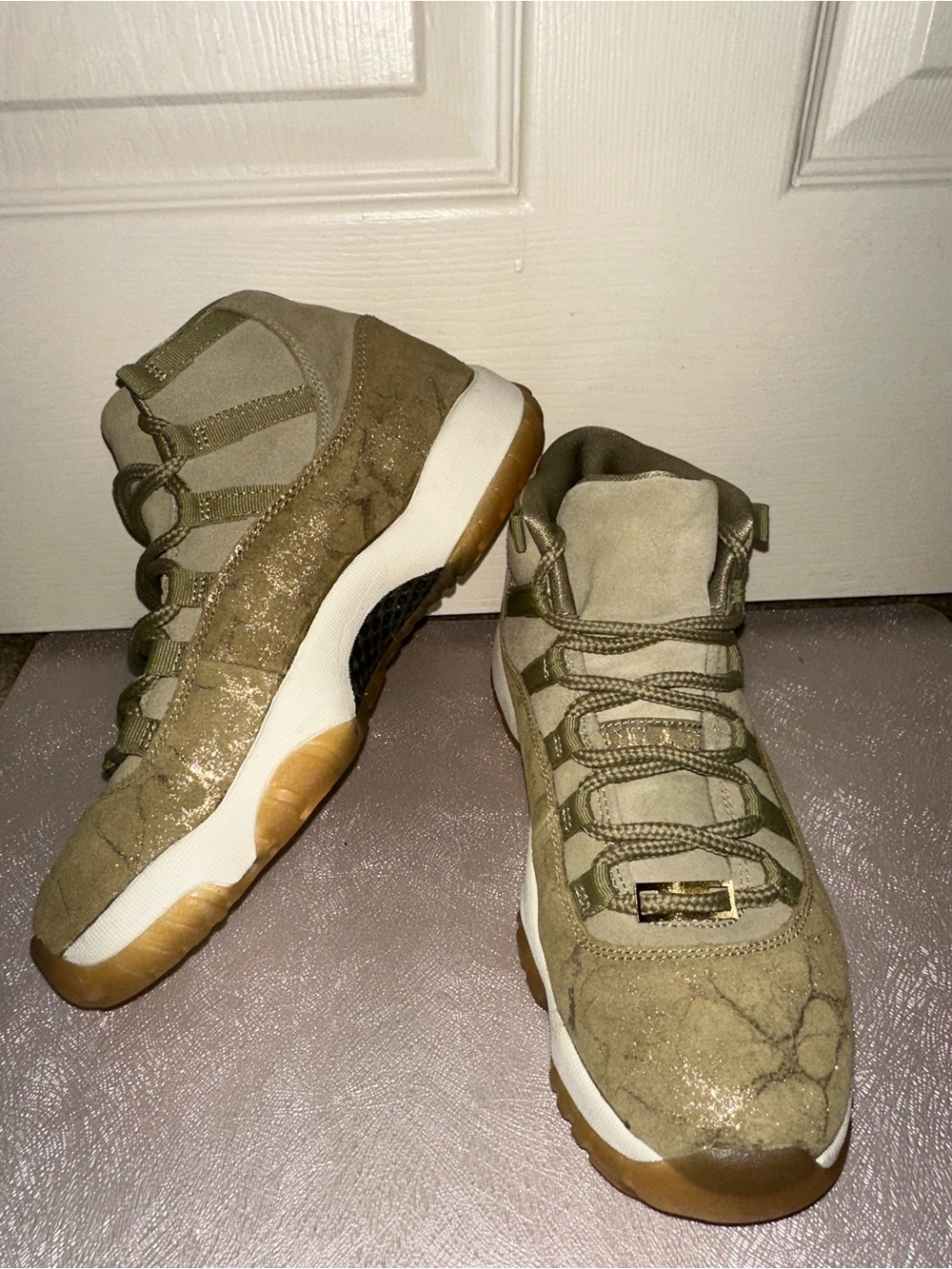 Nike Air Jordan Retro 11 Women’s Green Gold Suede Lace-Up Sneakers W8.5